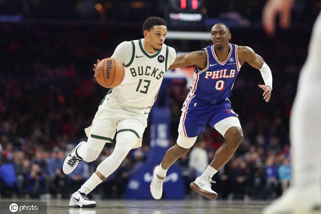 乔治32分恩比德29+9 76人大胜雄鹿